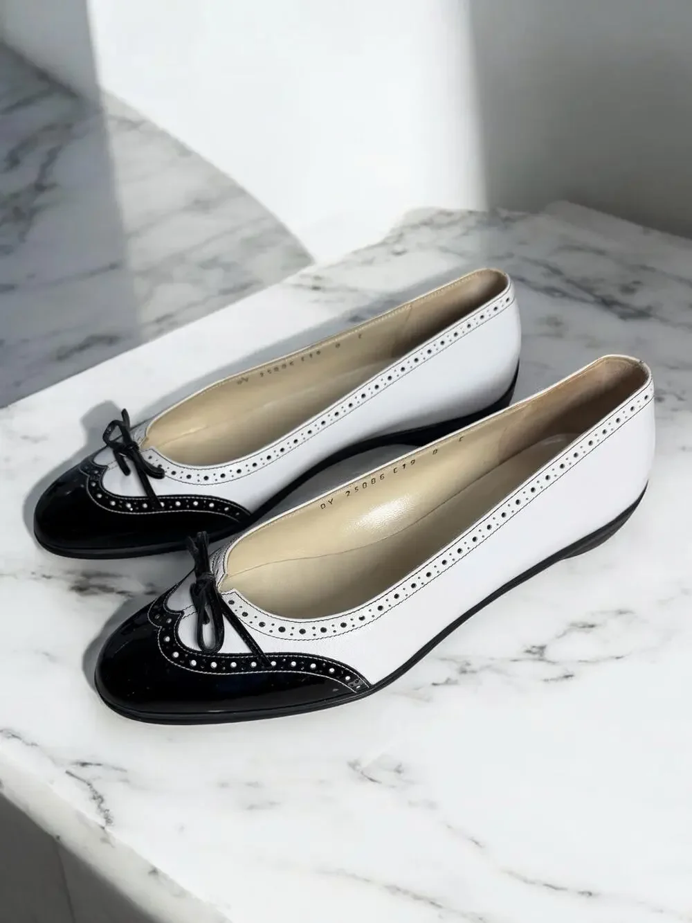 Salvatore Ferragamo Oxford Ballet Flat Size 8C - Picture 1 of 10